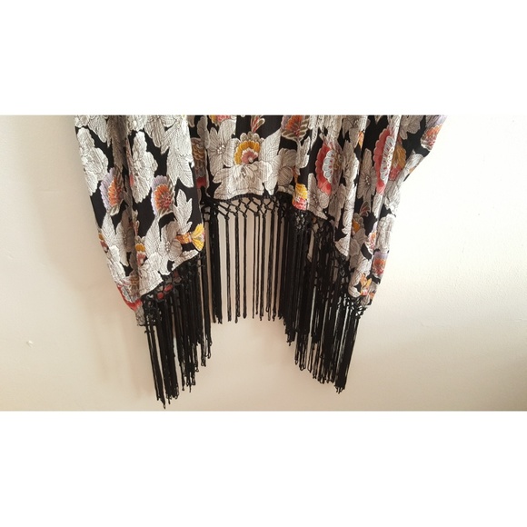 Floral and Fringed Top - Picture 3 of 4